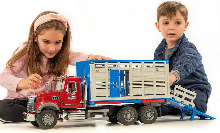 Mack Granite Cattle Transportation Truck with 1 Cattle - Victoria's Toy Station