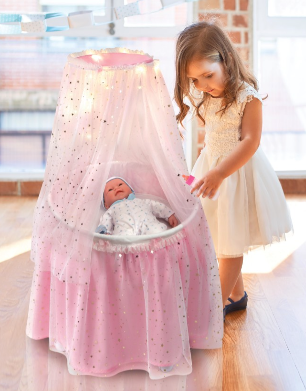 Round bassinet top for girl